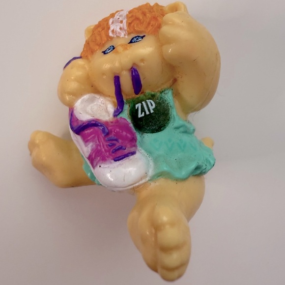 ZIP Cabbage Patch Baby Figurine with Colorful Details - Picture 1 of 6